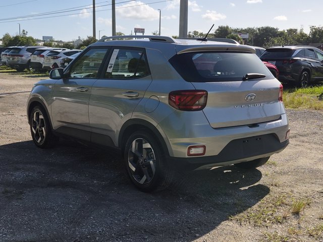 Used 2026 Hyundai Venue SEL FWD image 9