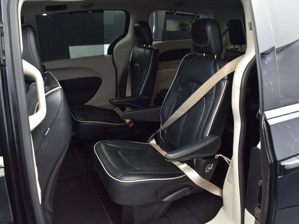 Used 2022 Chrysler Pacifica Limited image 10