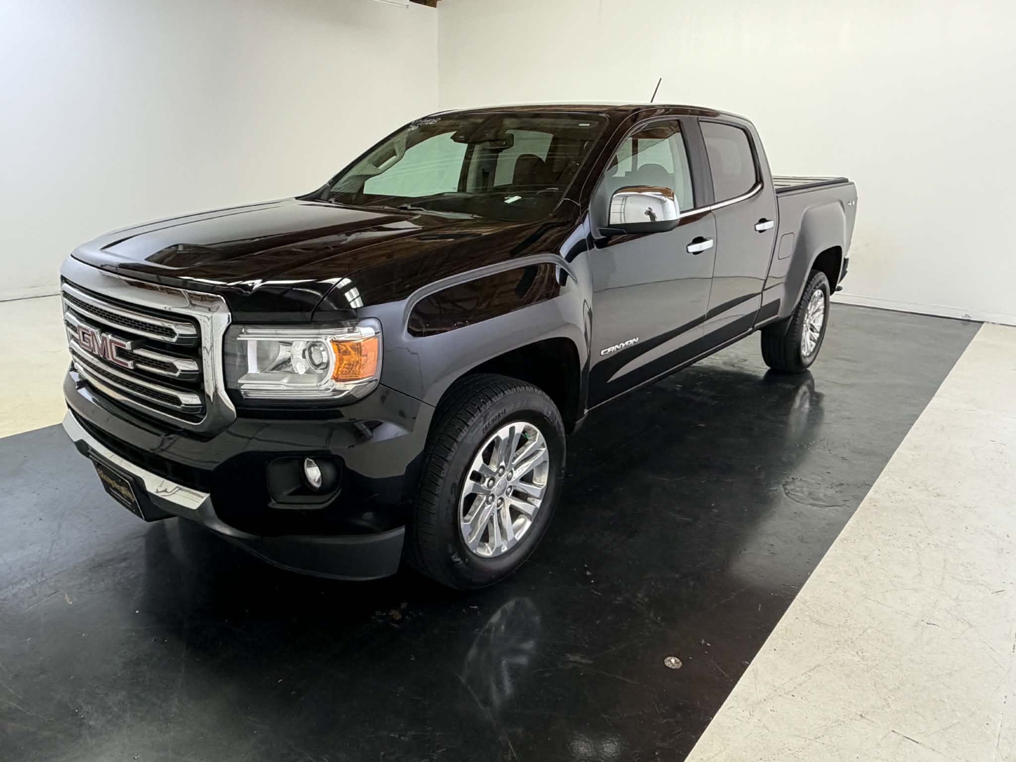 Used 2015 GMC Canyon SLT w/ Driver Alert Package AWD/4WD image 3