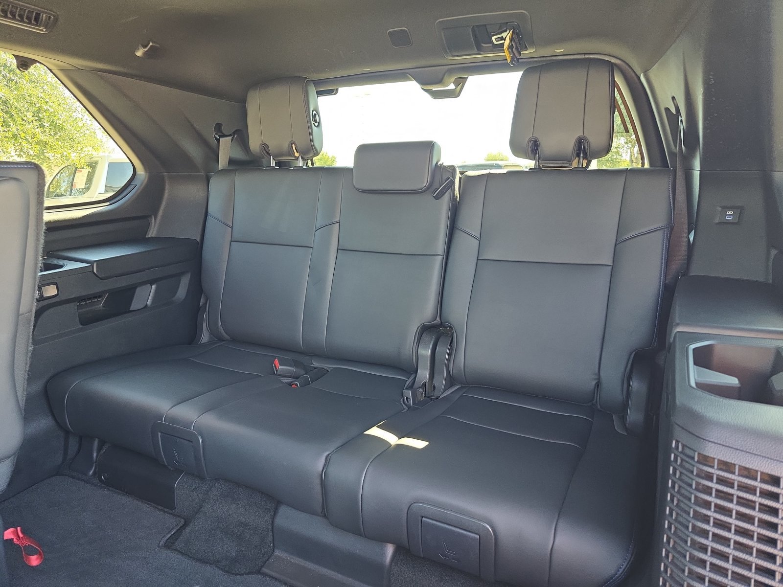 Used 2024 Toyota Sequoia Platinum AWD/4WD image 33