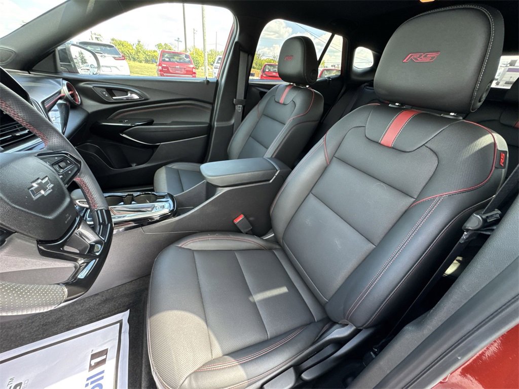 Used 2024 Chevrolet Trax RS w/ Sunroof Package image 11