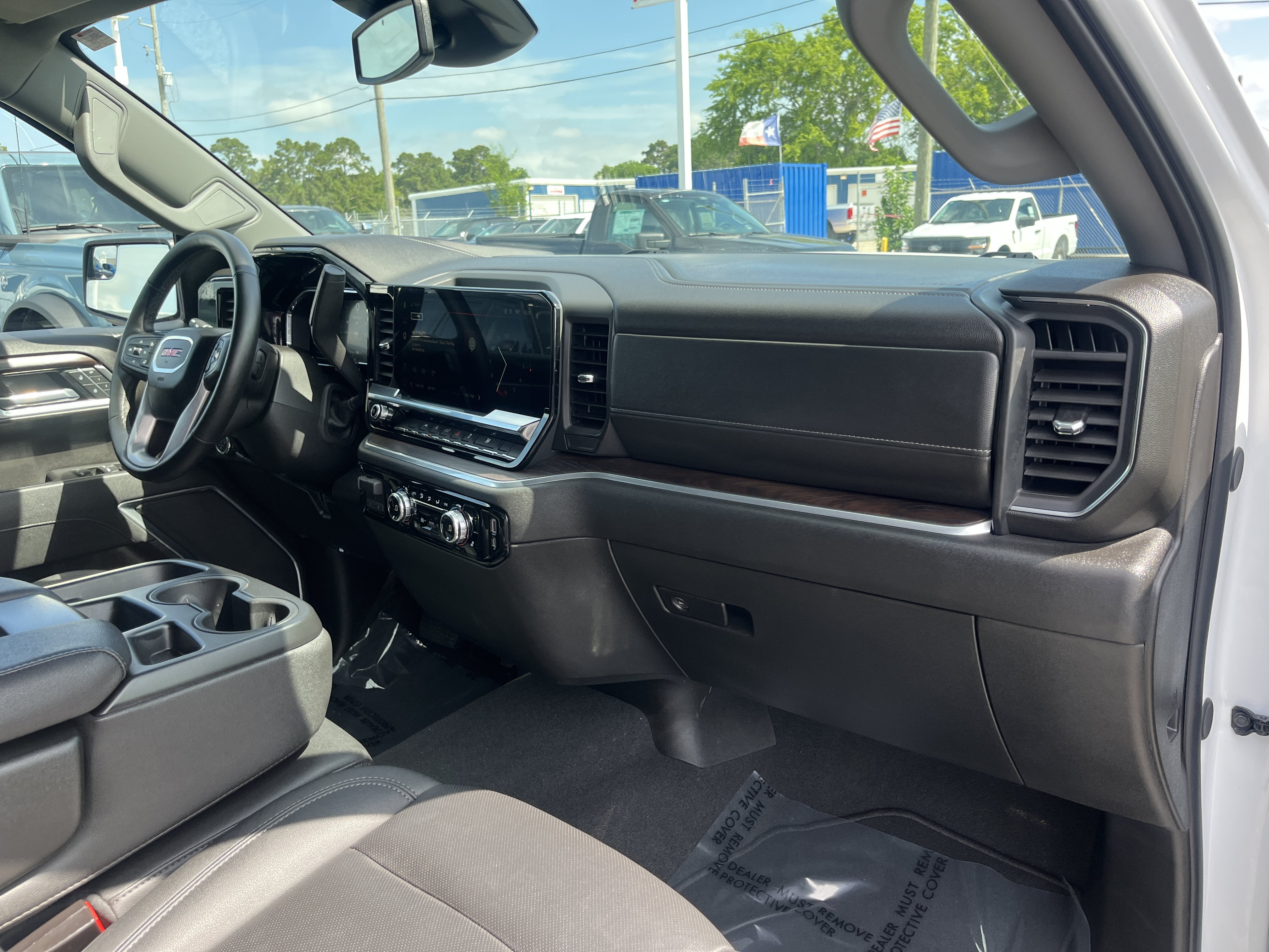 Used 2026 GMC Sierra 1500 SLT AWD/4WD image 14