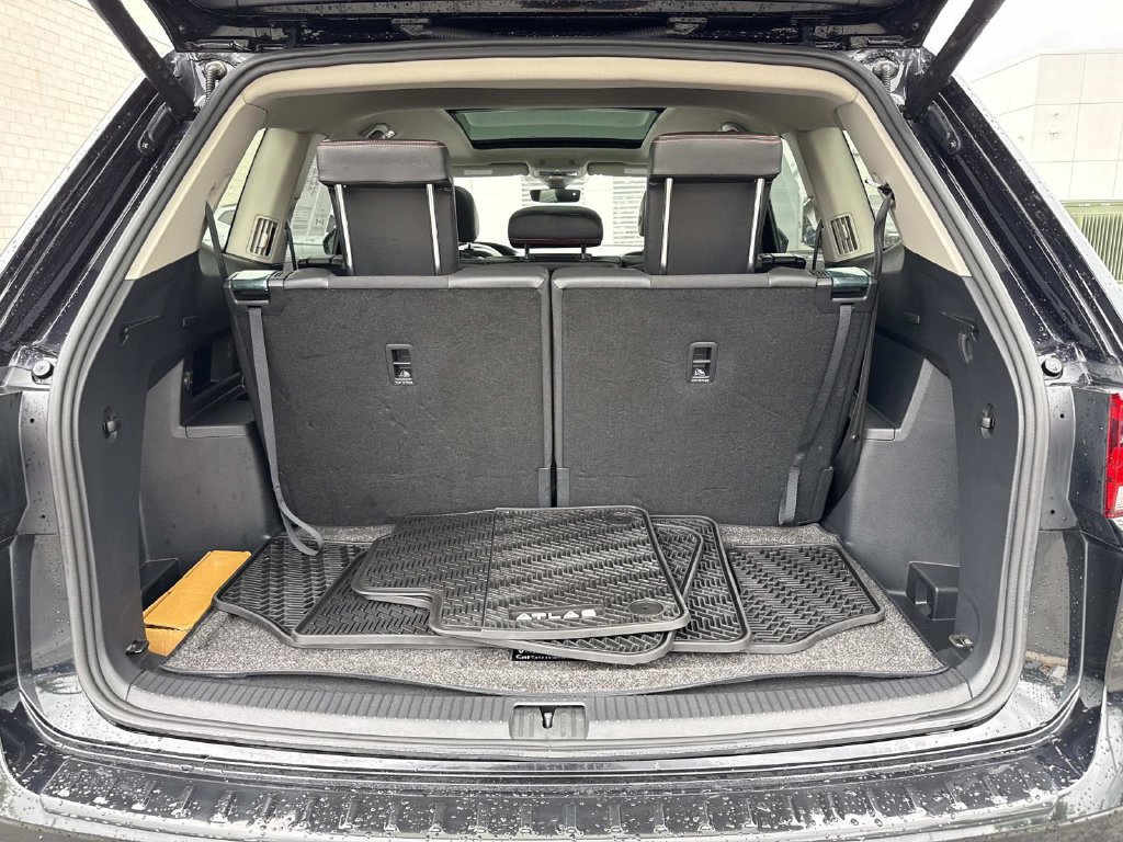 Used 2024 Volkswagen Atlas Peak Edition SEL AWD/4WD image 12