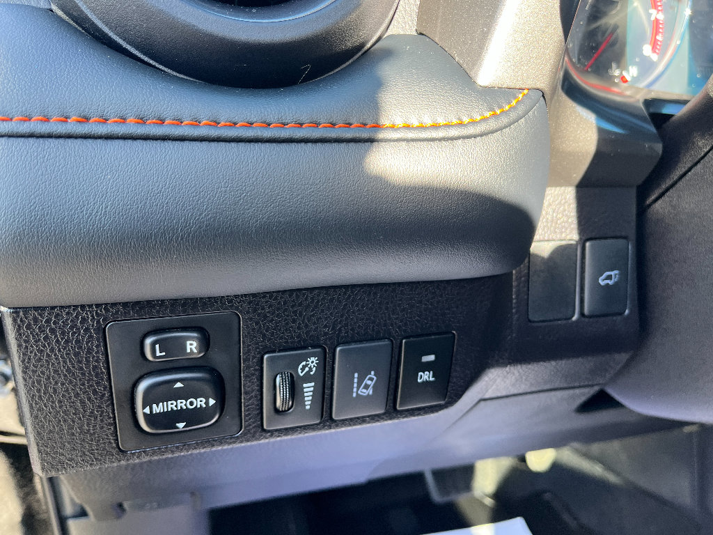 Used 2018 Toyota RAV4 SE w/ Power Extra Value Package image 29