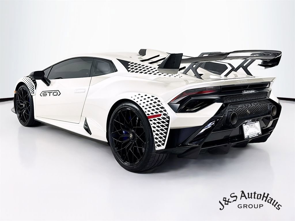 Used 2023 Lamborghini Huracan STO image 5