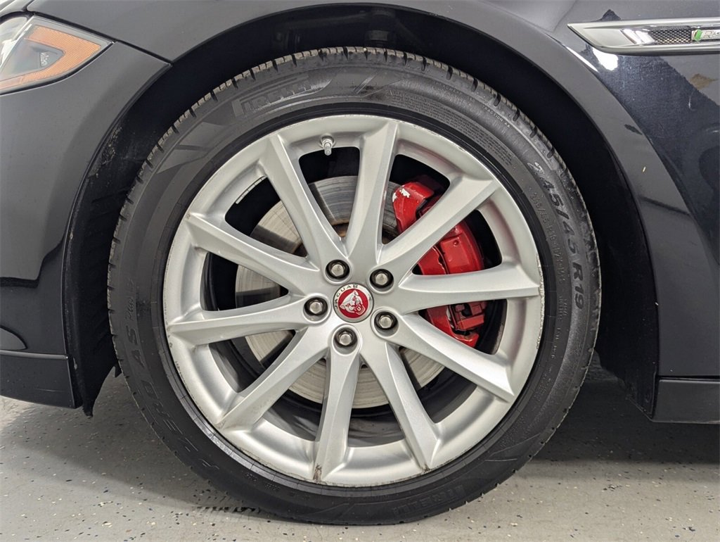 Used 2016 Jaguar XJ R-Sport image 9