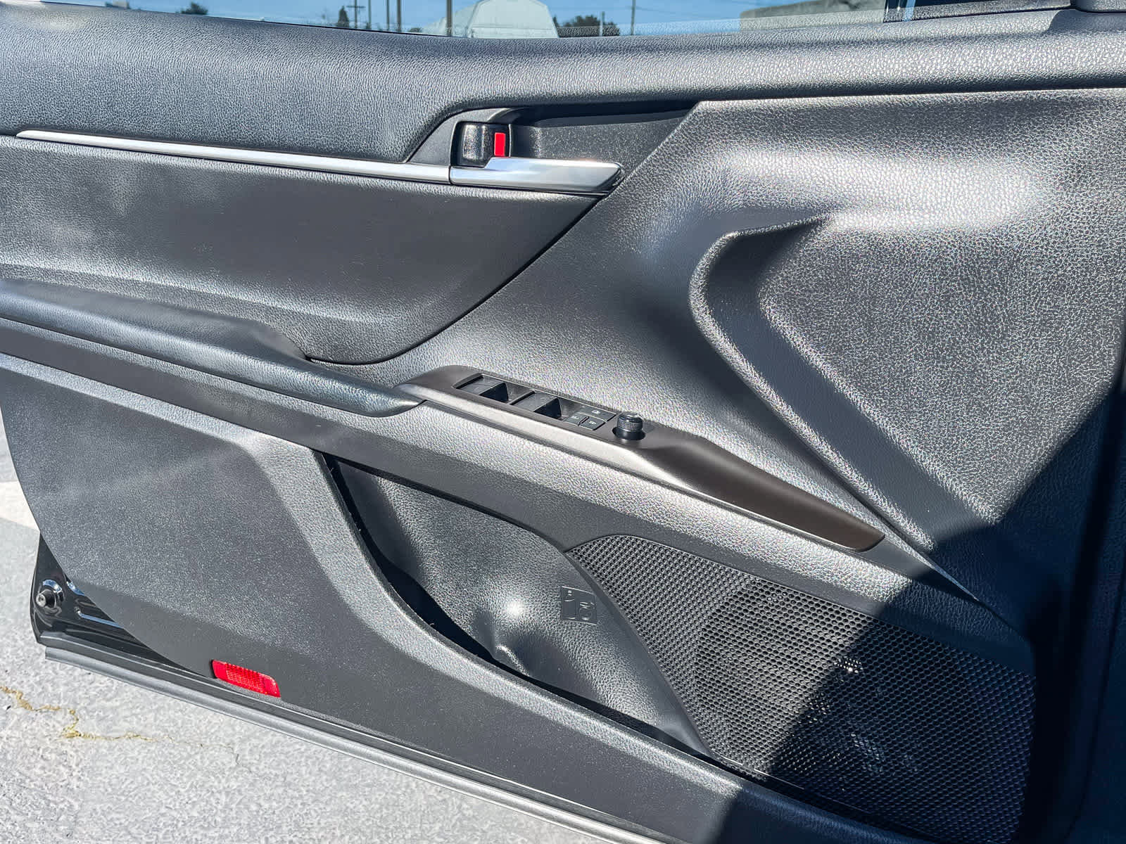 Used 2022 Toyota Camry SE image 19