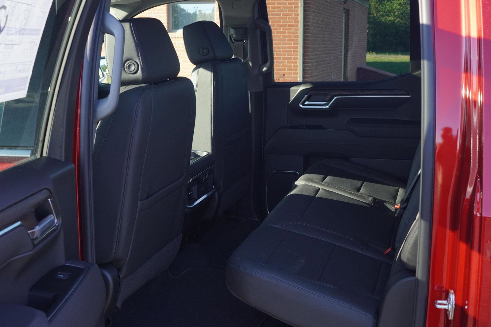 New 2026 GMC Sierra 1500 SLT w/ SLT Convenience Package image 28