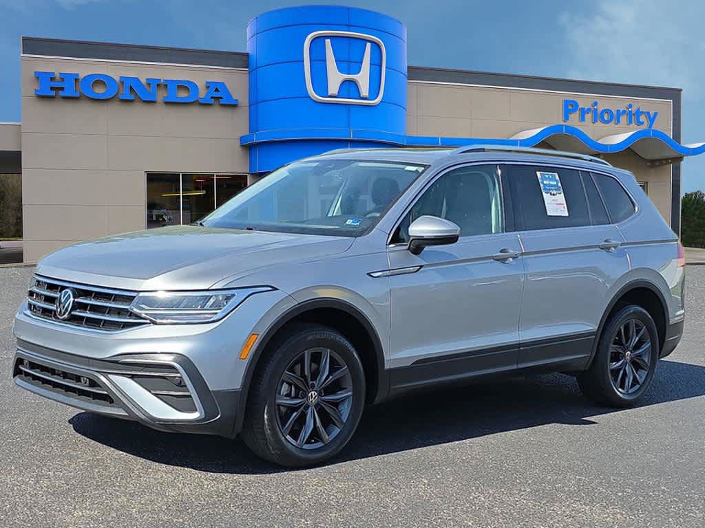 Used 2022 Volkswagen Tiguan SE AWD/4WD image 1