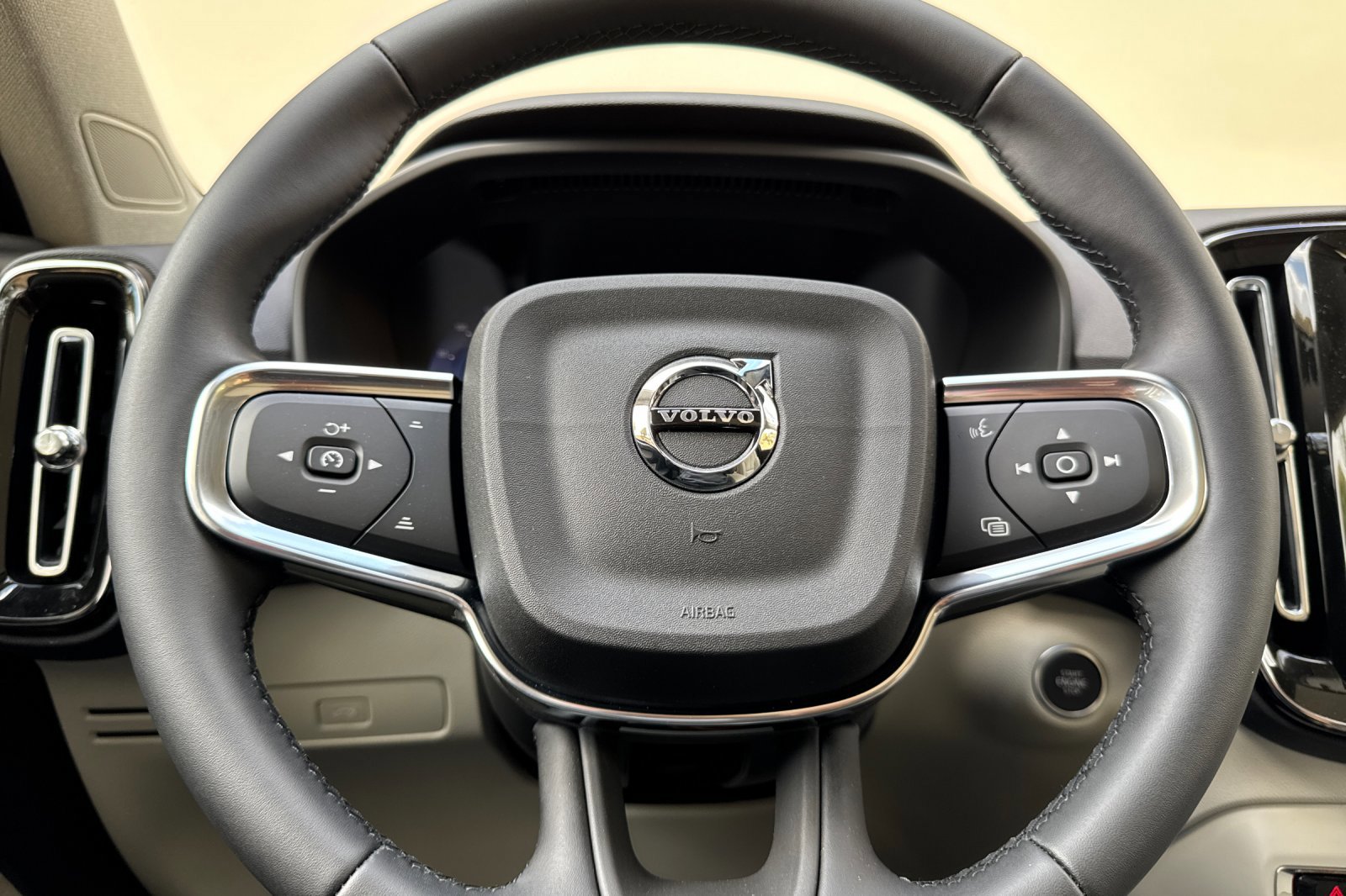 New 2025 Volvo XC40 B5 Ultra image 21