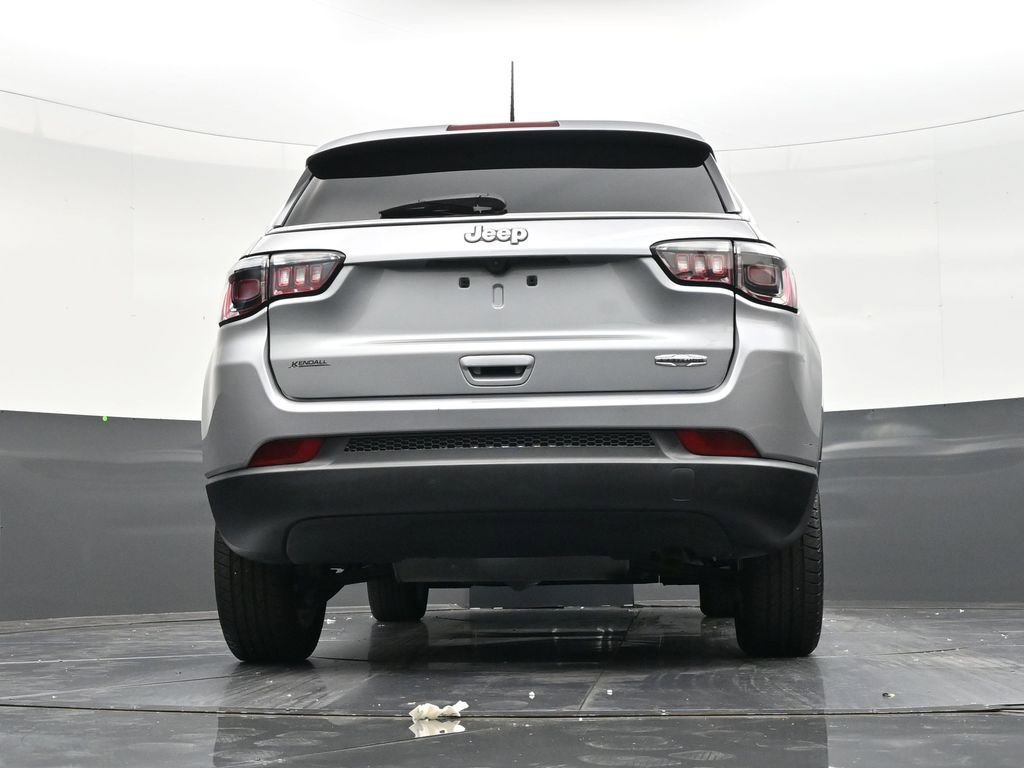 Used 2022 Jeep Compass Latitude FWD image 24