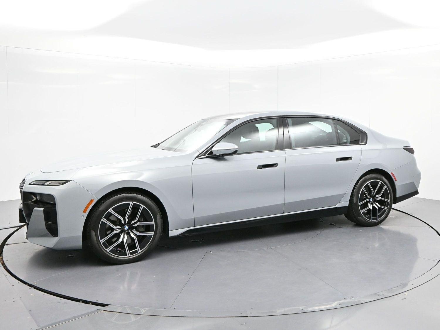Used 2024 BMW 740i xDrive w/ Premium Package AWD/4WD image 4