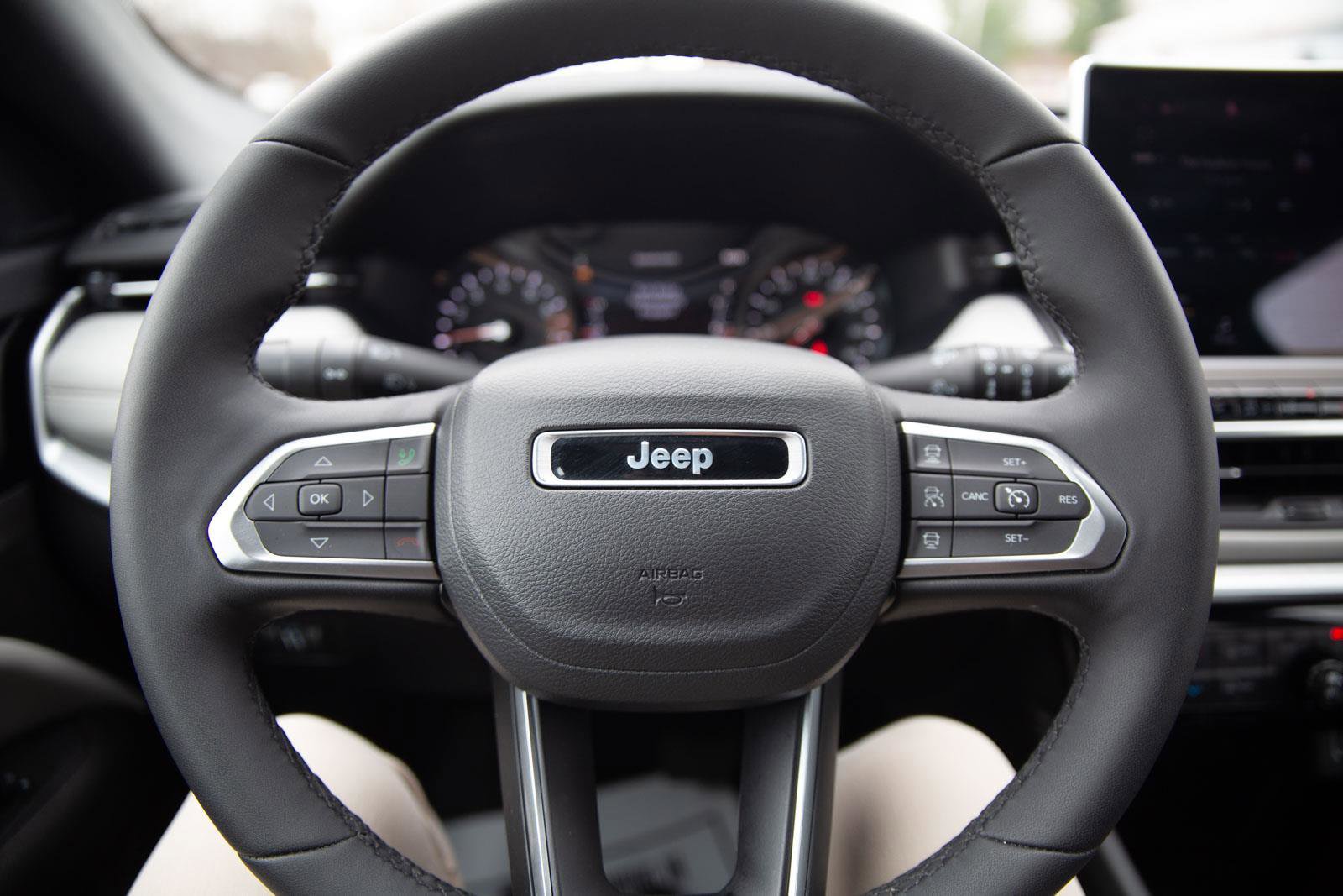 Used 2025 Jeep Compass Limited image 11