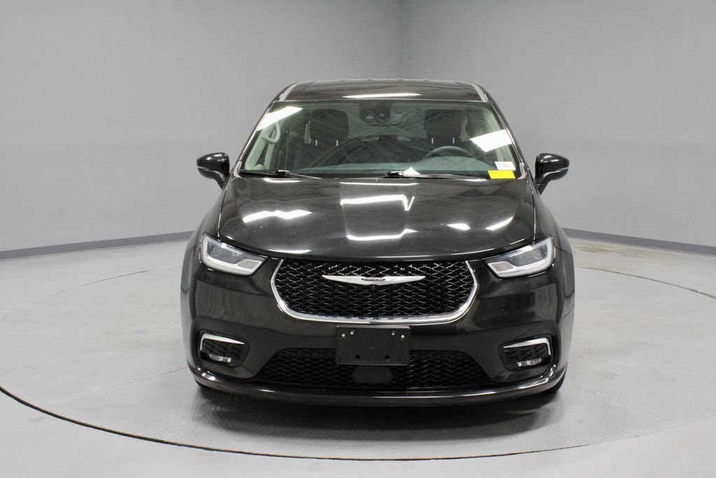 Used 2023 Chrysler Pacifica Touring-L FWD image 5