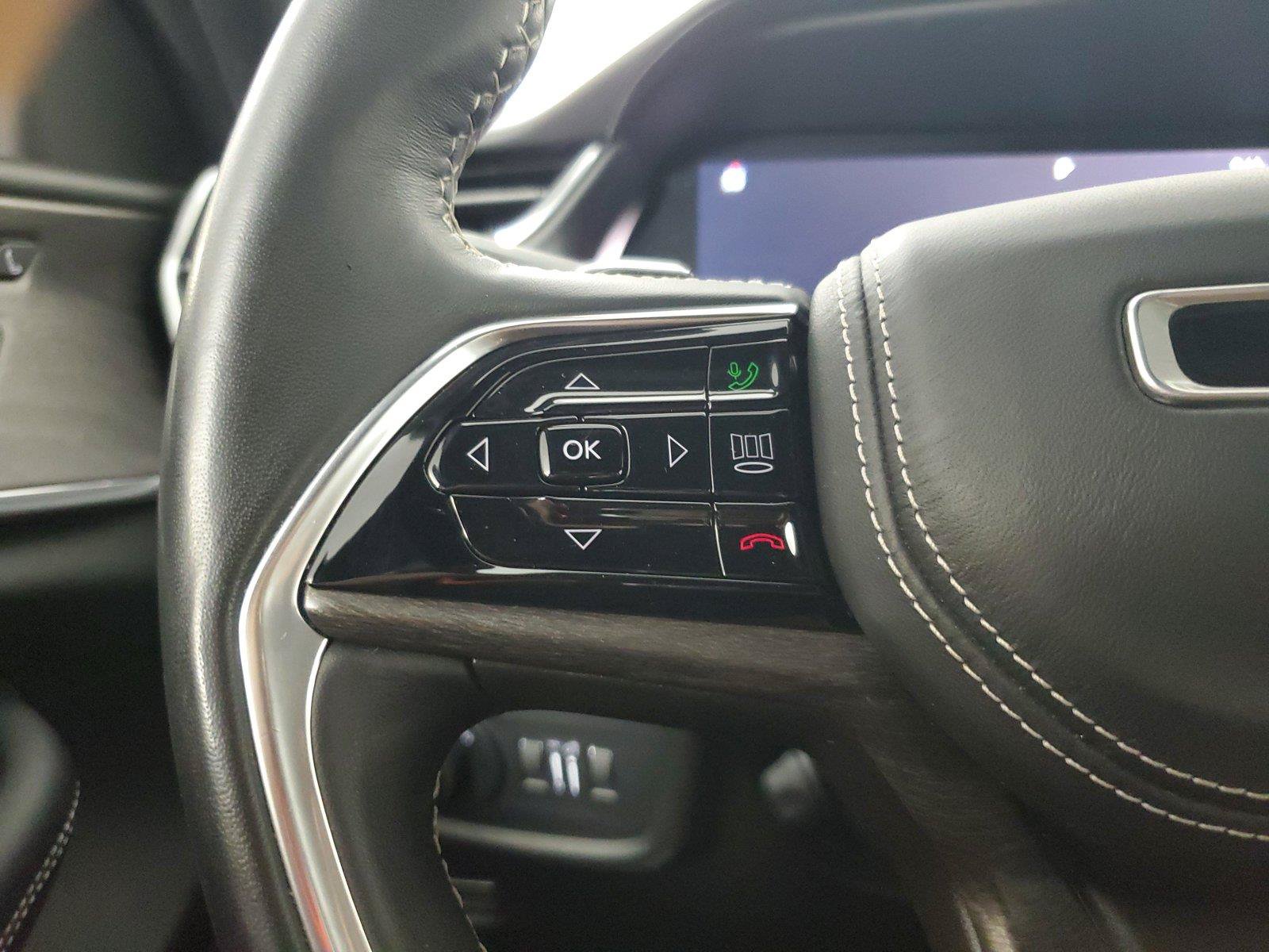 Used 2022 Jeep Grand Cherokee Overland w/ Luxury Tech Group IV AWD/4WD image 25