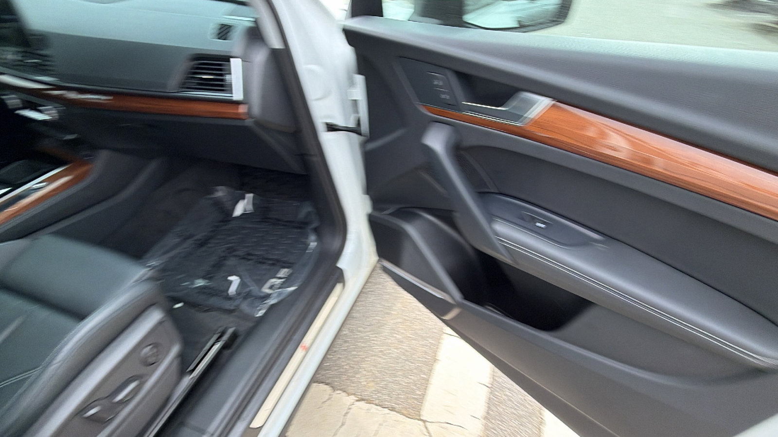 Used 2024 Audi Q5 e Premium Plus w/ Premium Plus Package image 20