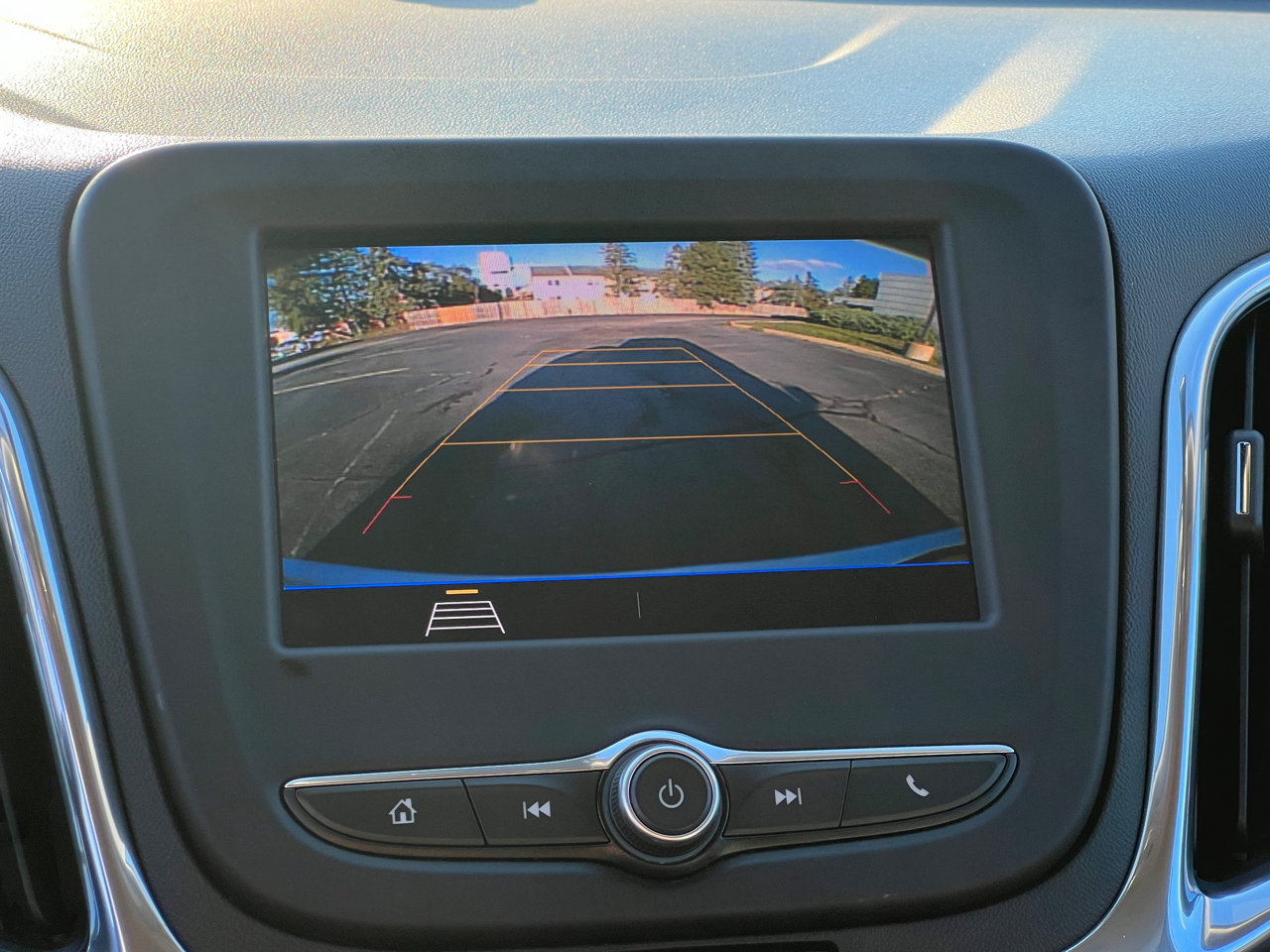 Used 2020 Chevrolet Equinox LT w/ Driver Convenience Package image 24