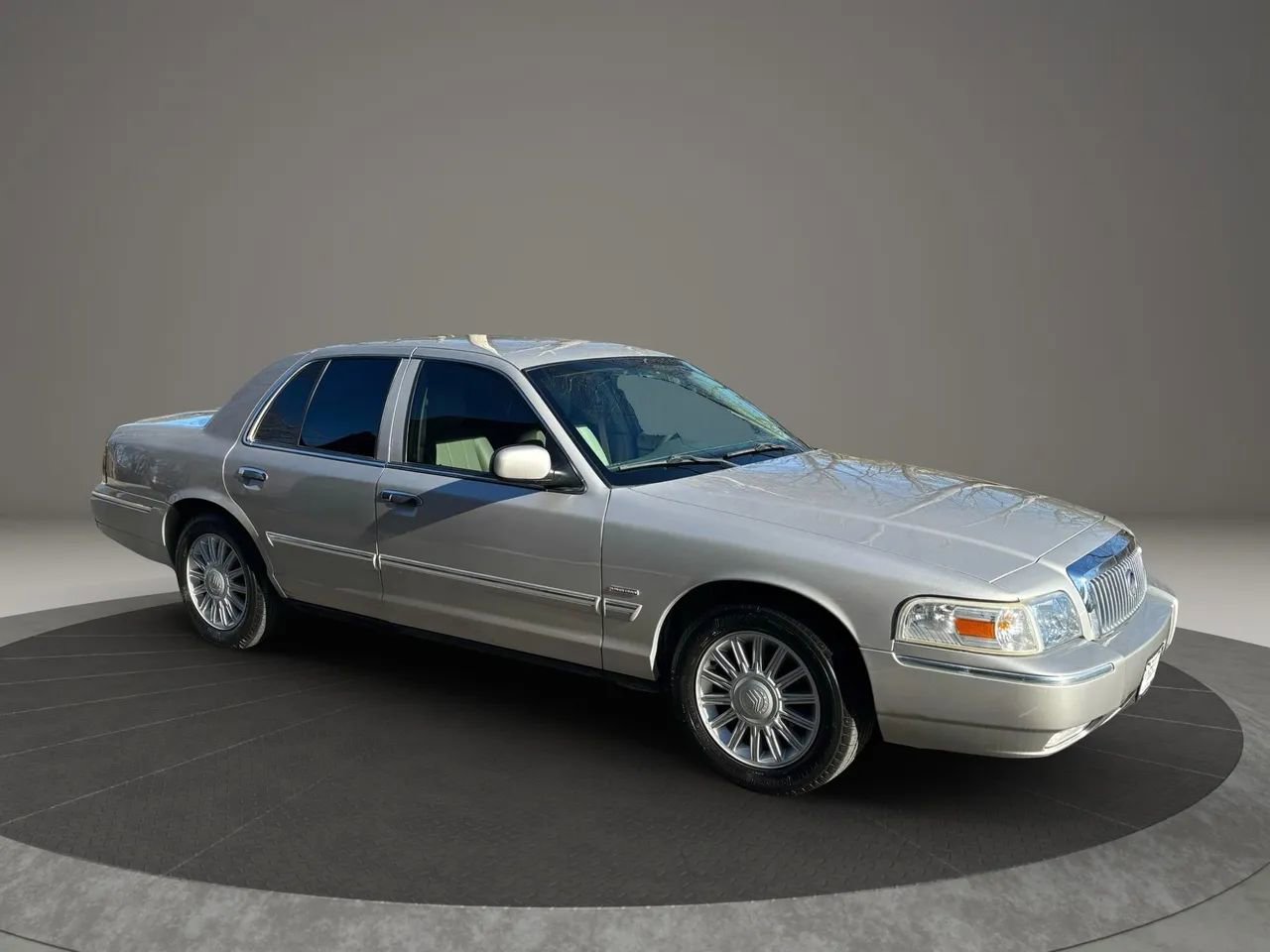 Used 2009 Mercury Grand Marquis LS image 9