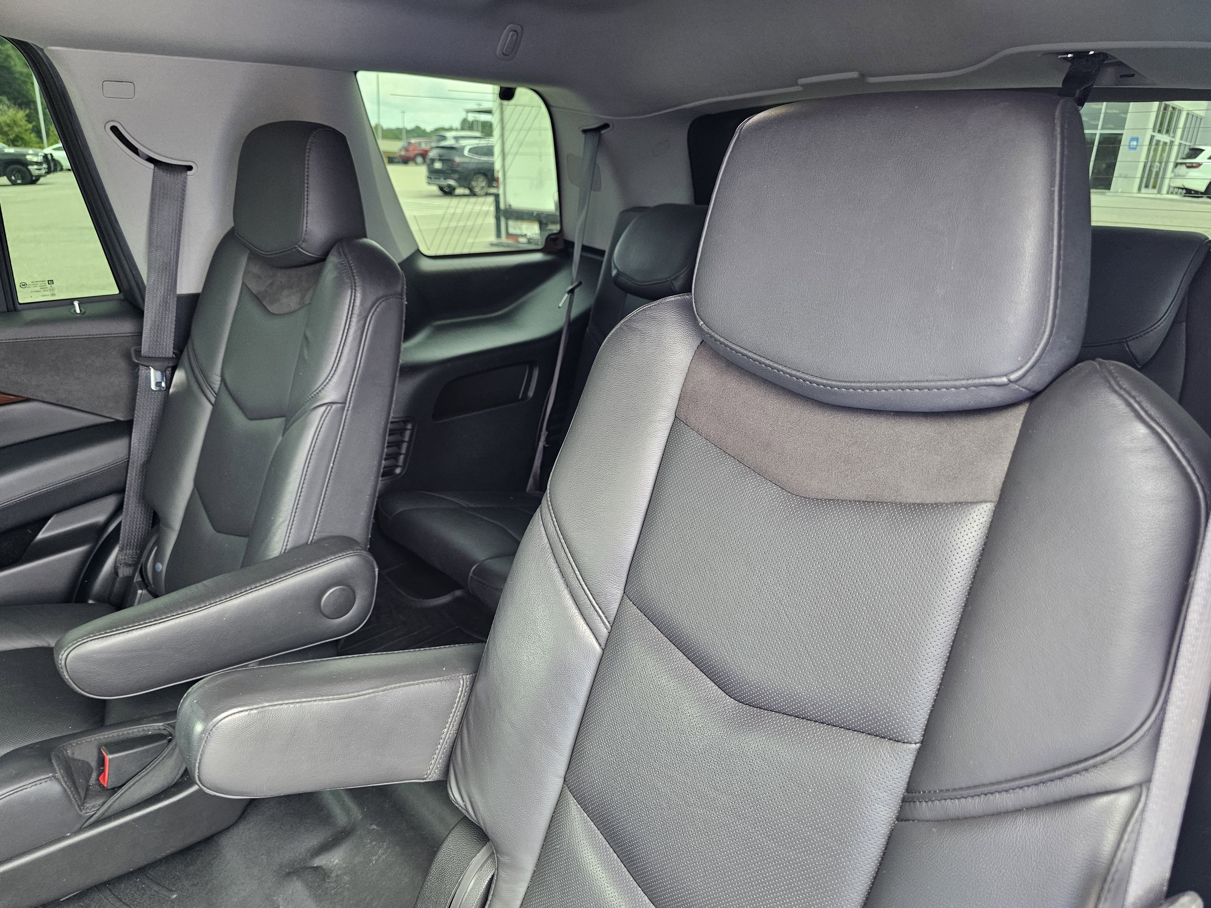 Used 2020 Cadillac Escalade Luxury AWD/4WD image 33