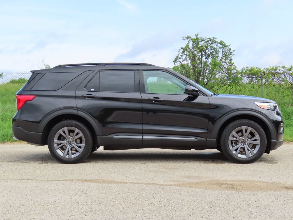 Used 2023 Ford Explorer XLT w/ Equipment Group 202A AWD/4WD image 2