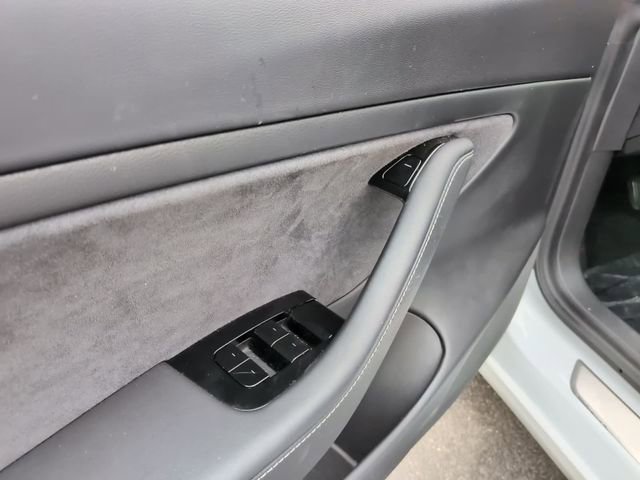 Used 2020 Tesla Model 3 Long Range image 16