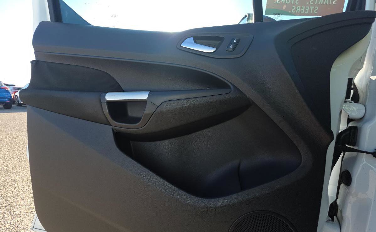 Used 2015 Ford Transit Connect XLT image 9