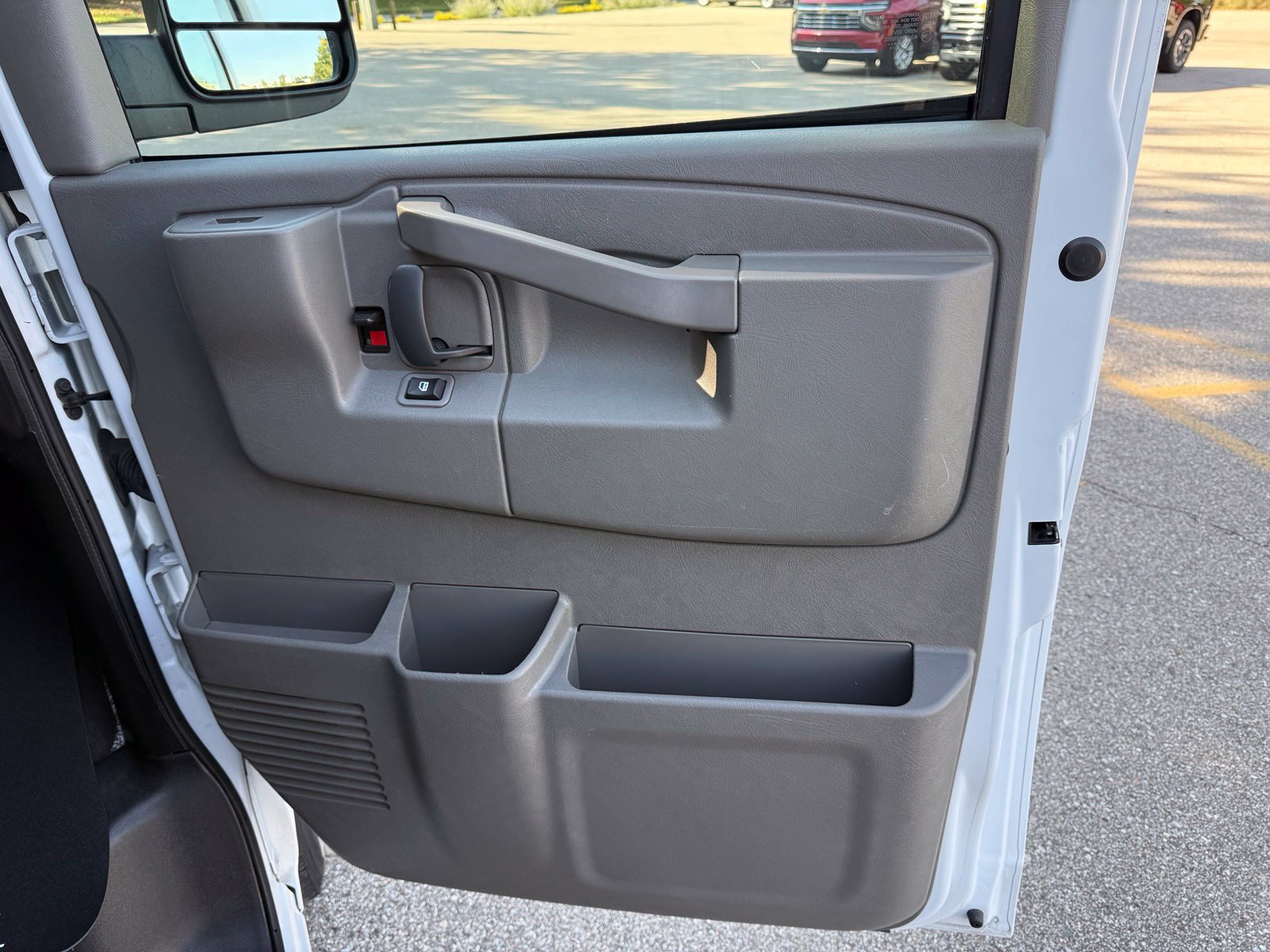 Used 2025 GMC Savana 3500 LT w/ LT Preferred Equipment Group RWD image 7