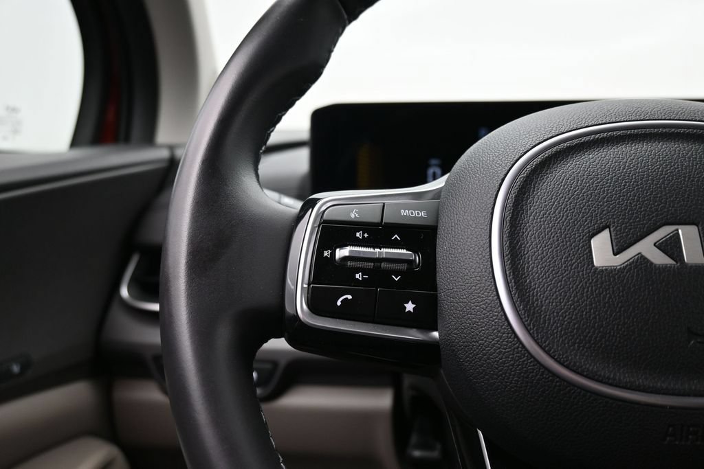 Used 2025 Kia Carnival EX FWD image 37