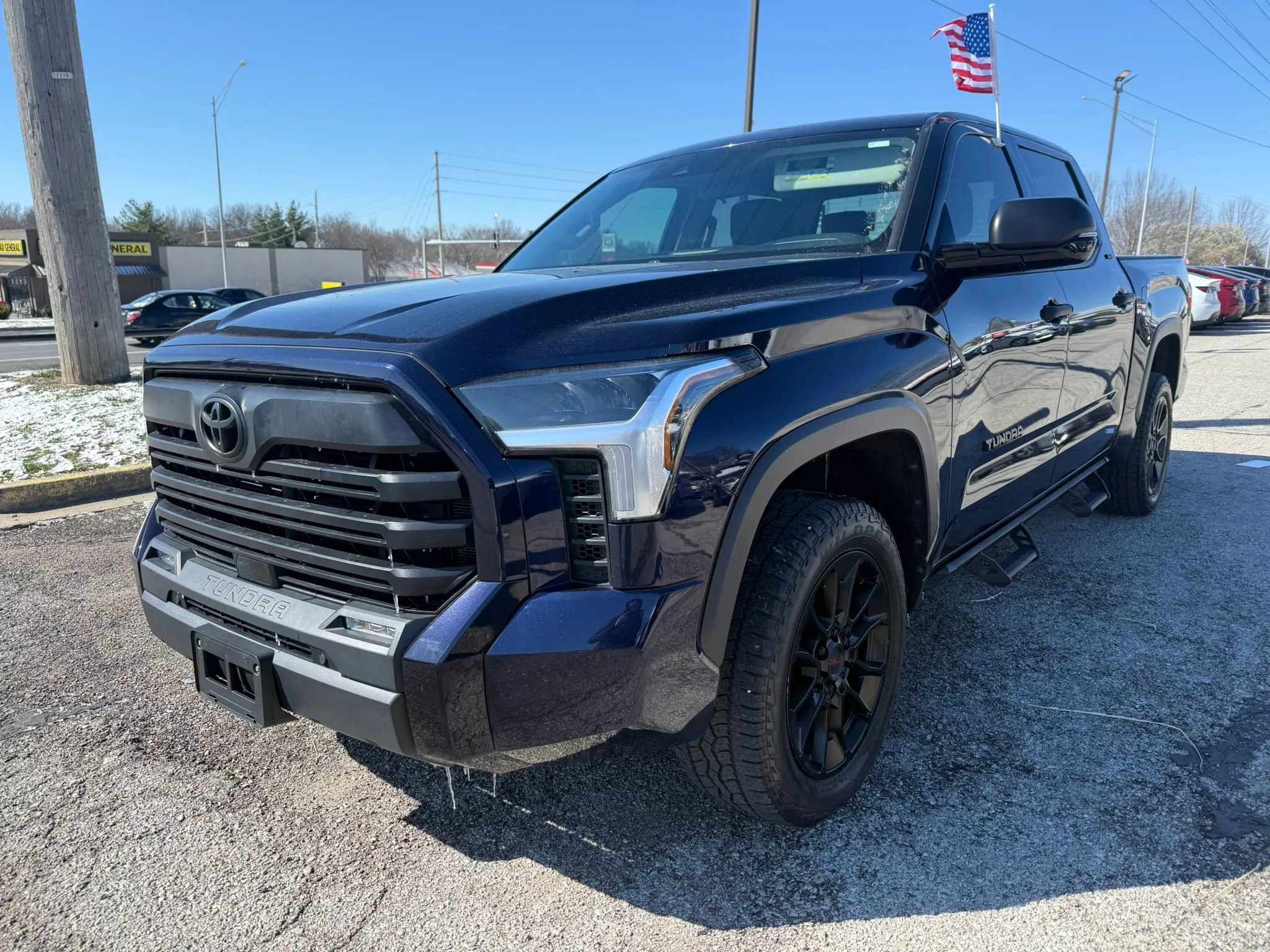 Used 2022 Toyota Tundra SR5 w/ SR5 Convenience Package image 8