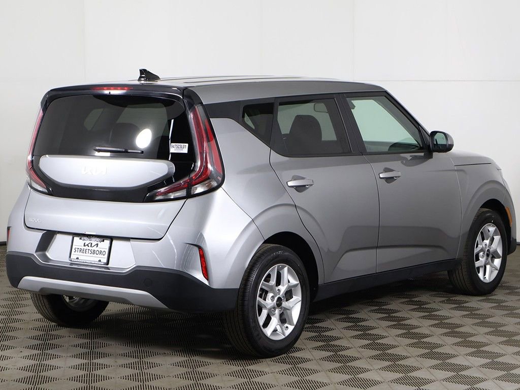 Used 2025 Kia Soul LX w/ LX Technology Package FWD image 9