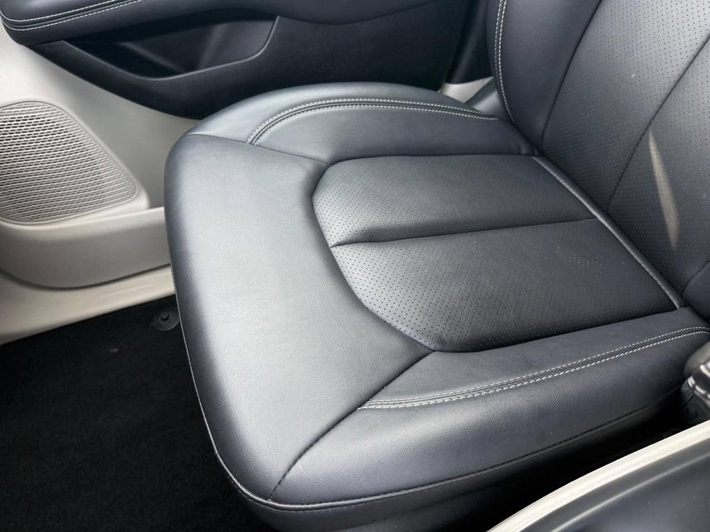 Certified 2024 Chrysler Pacifica Touring-L FWD image 20