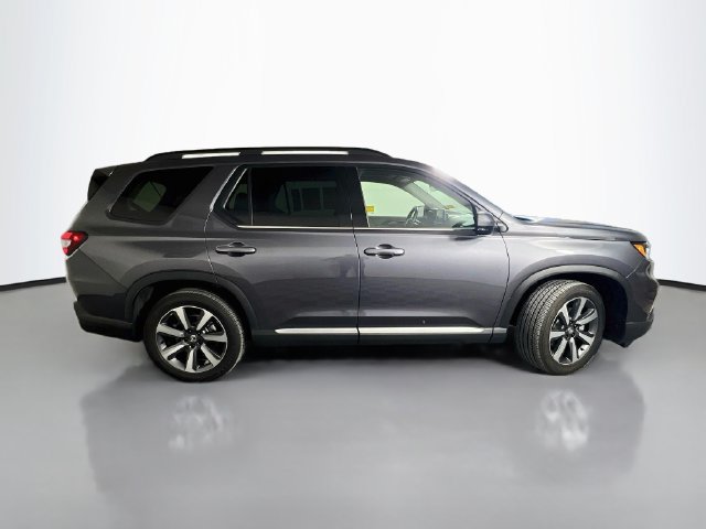 Used 2025 Honda Pilot Touring image 9