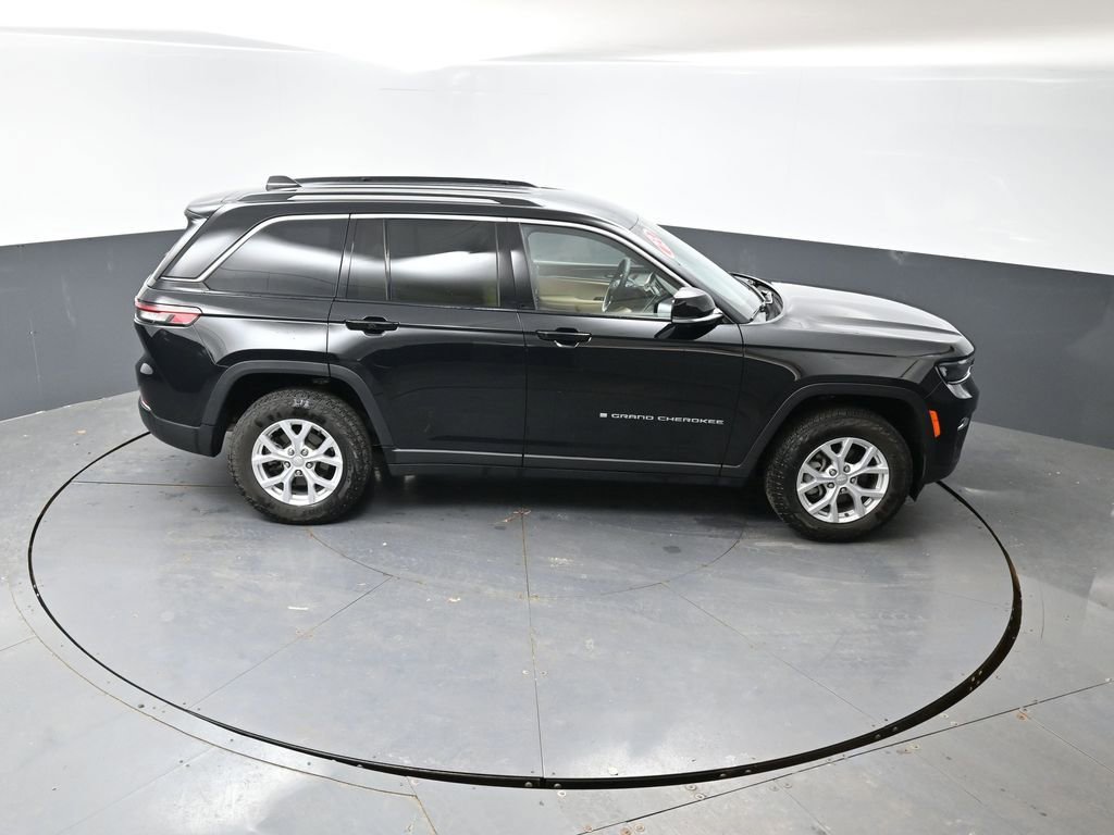 Used 2023 Jeep Grand Cherokee Limited AWD/4WD image 43