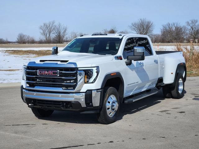 New 2026 GMC Sierra 3500 SLT w/ SLT Convenience Package AWD/4WD image 2