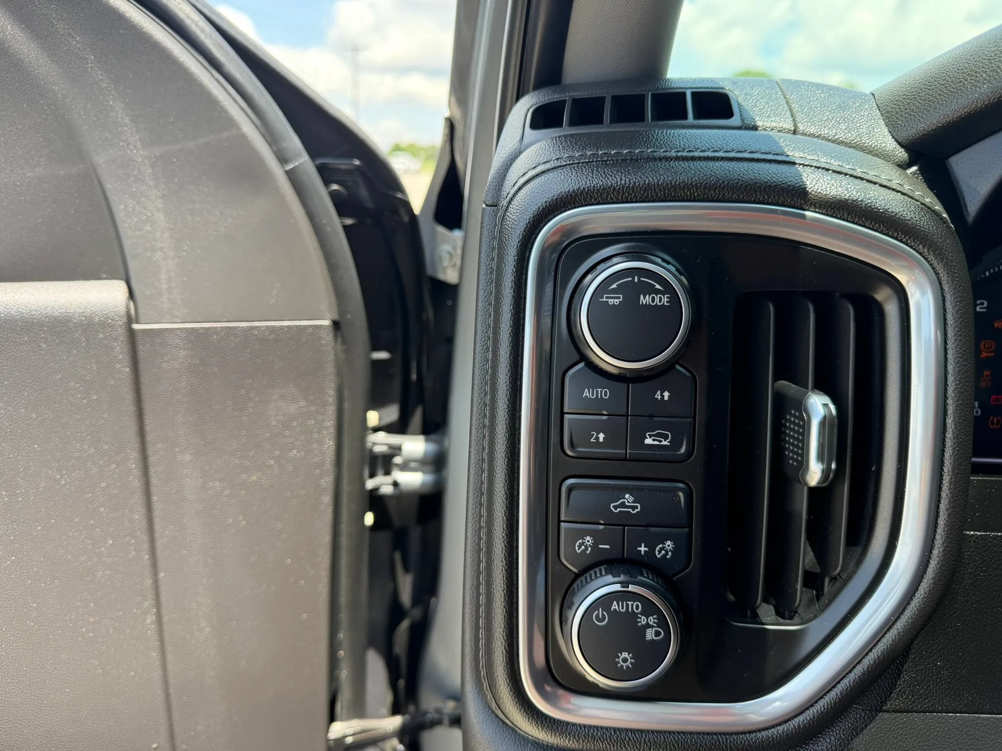 Used 2020 Chevrolet Silverado 1500 LT w/ All-Star Edition AWD/4WD image 10
