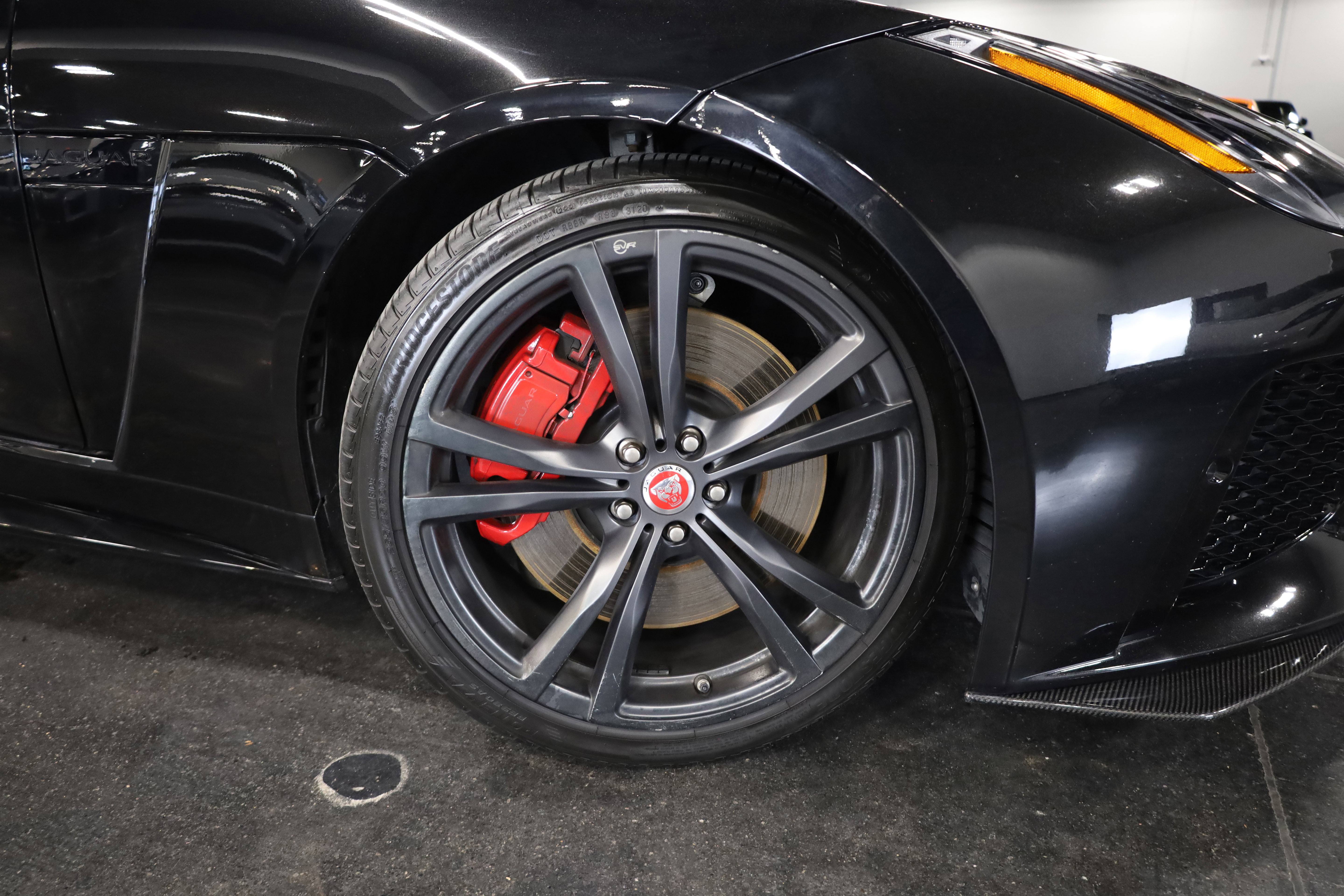 Used 2020 Jaguar F-TYPE SVR image 10