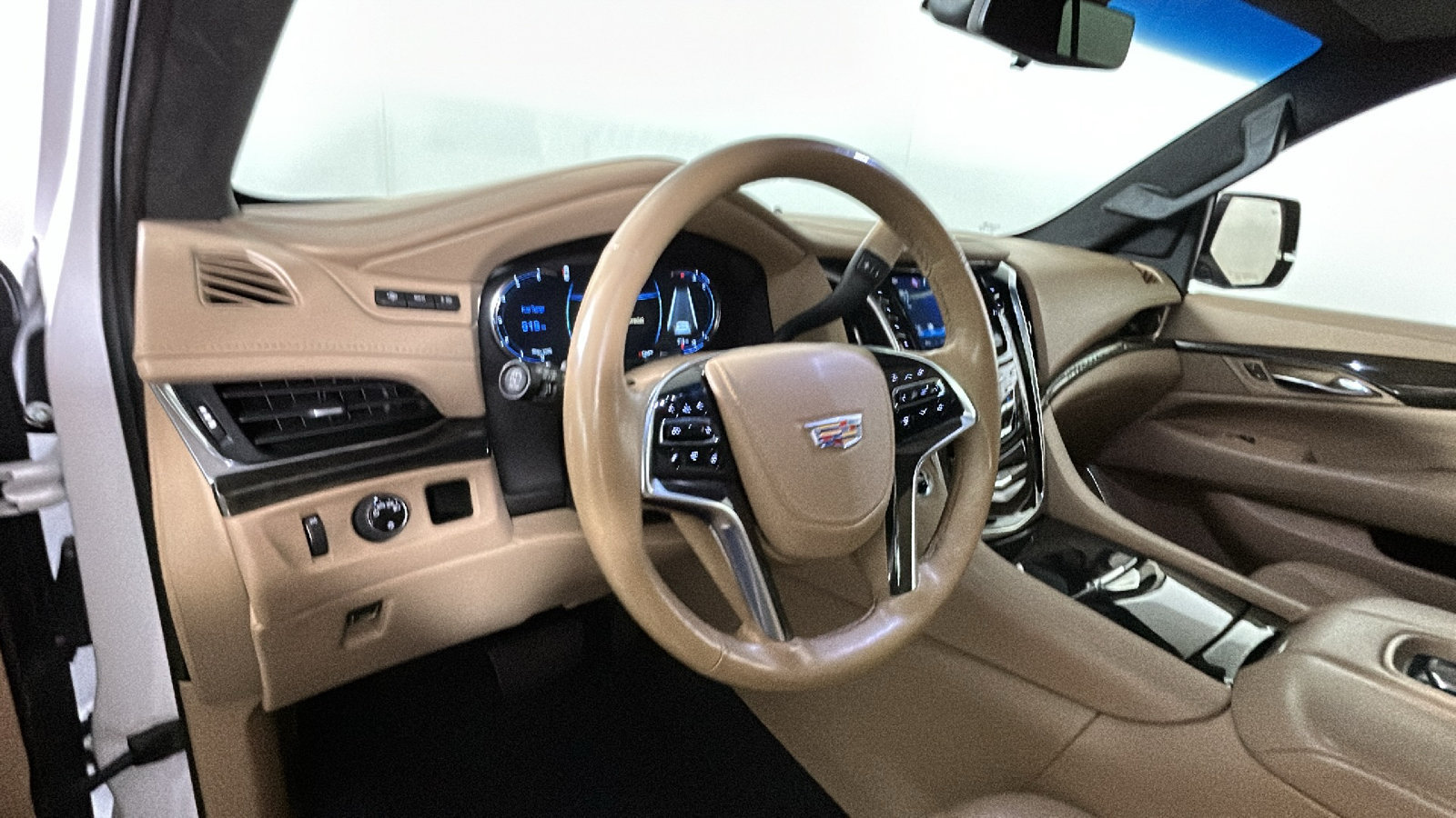 Used 2019 Cadillac Escalade Platinum RWD image 17