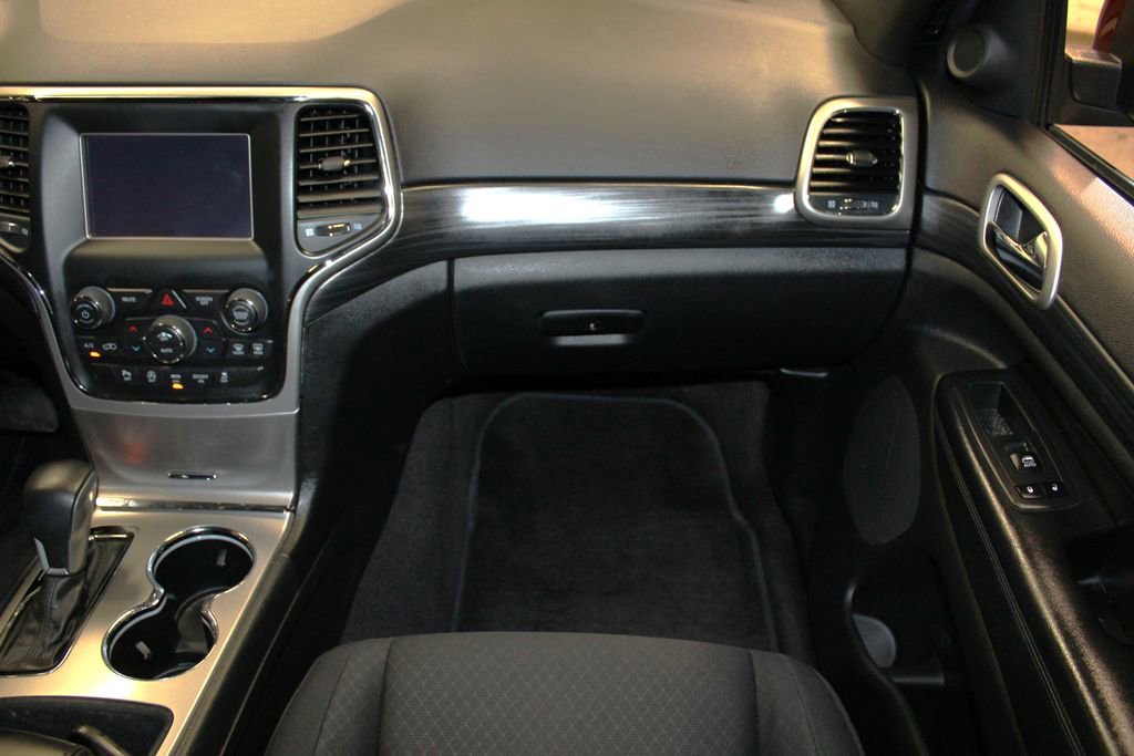 Used 2019 Jeep Grand Cherokee Laredo image 26