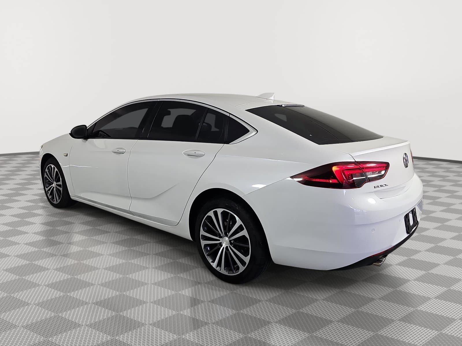 Used 2018 Buick Regal Essence w/ Driver Confidence Package #1 FWD image 6