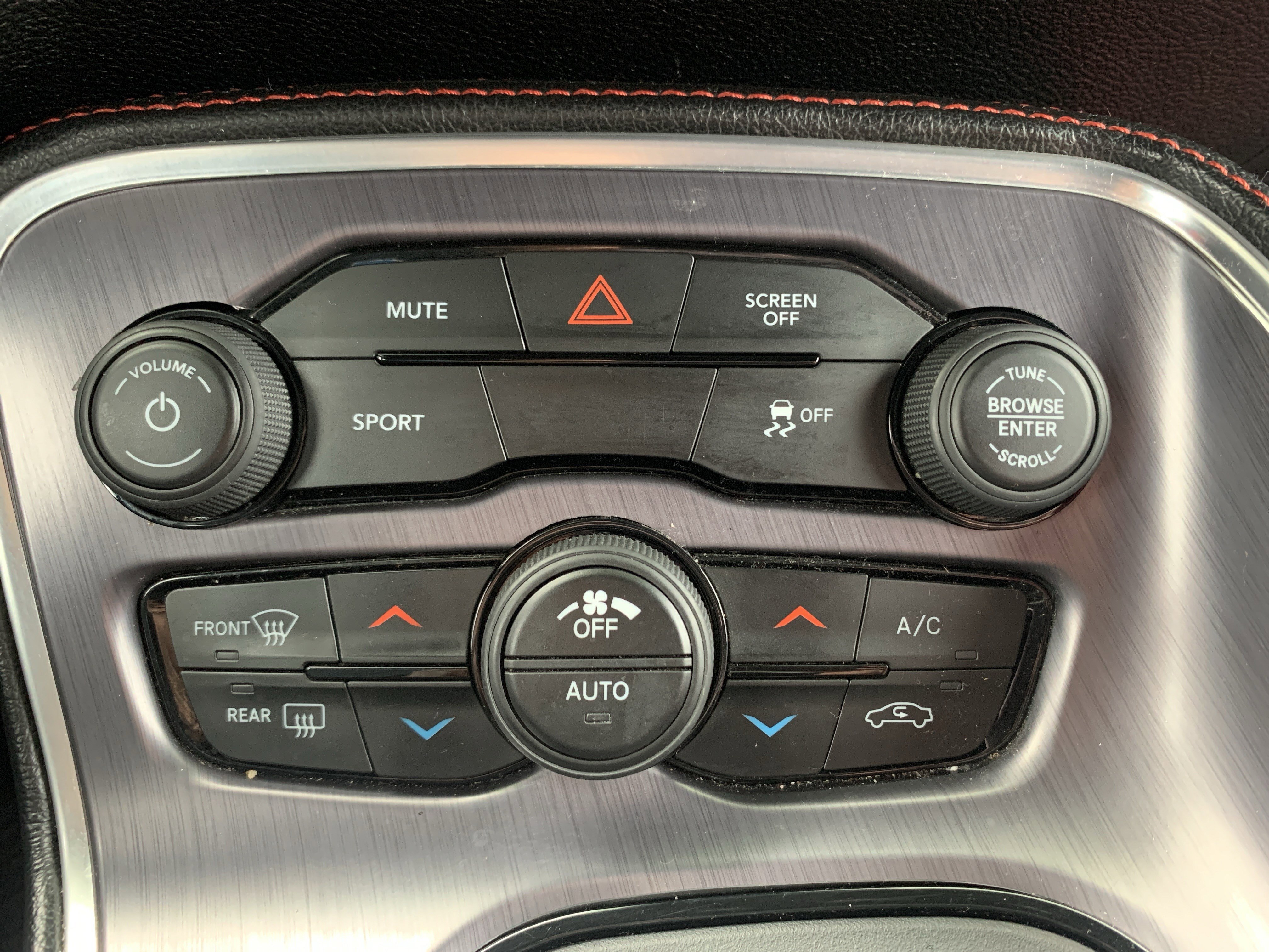 Used 2018 Dodge Challenger SXT image 29