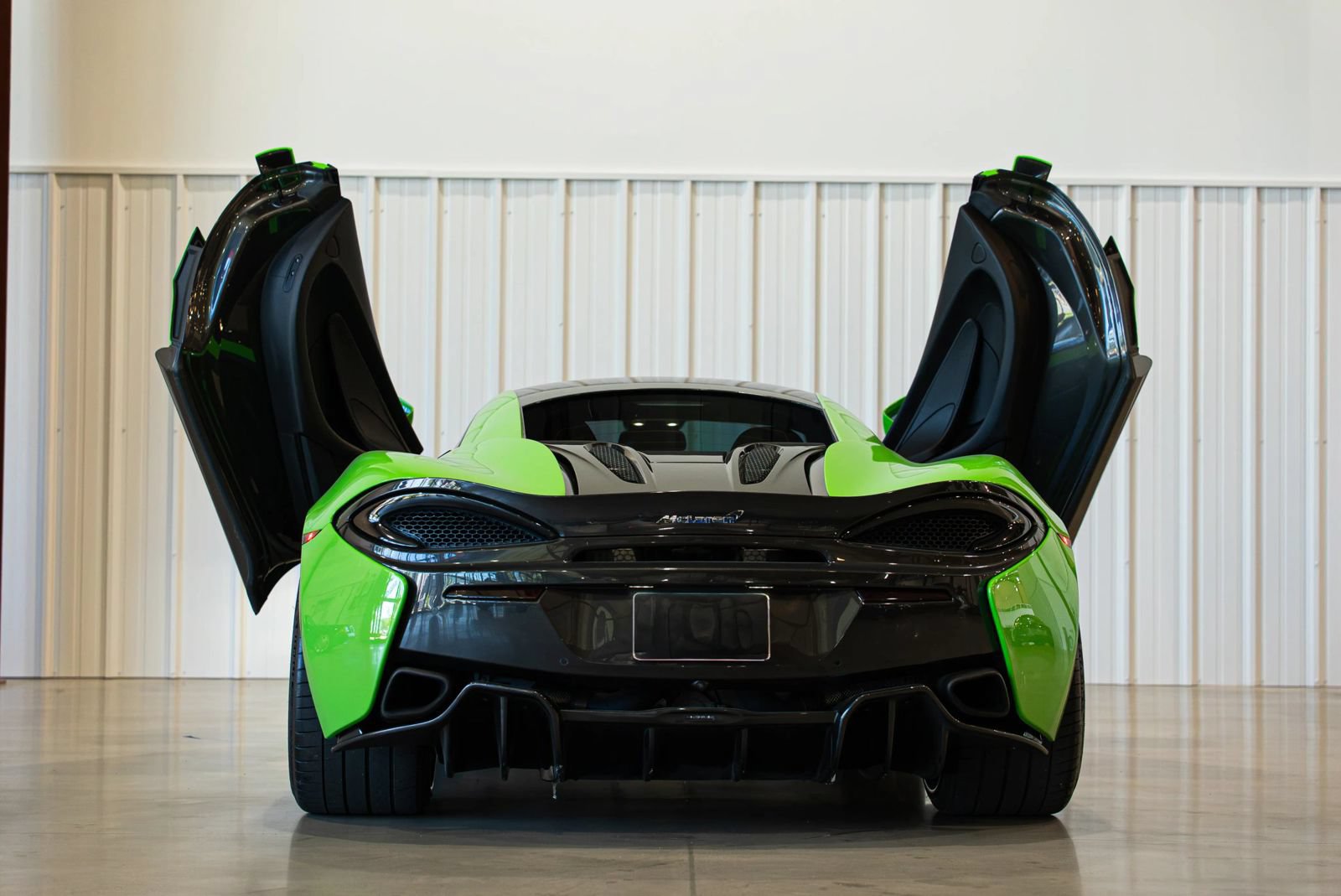 Used 2016 McLaren 570S Coupe RWD image 22