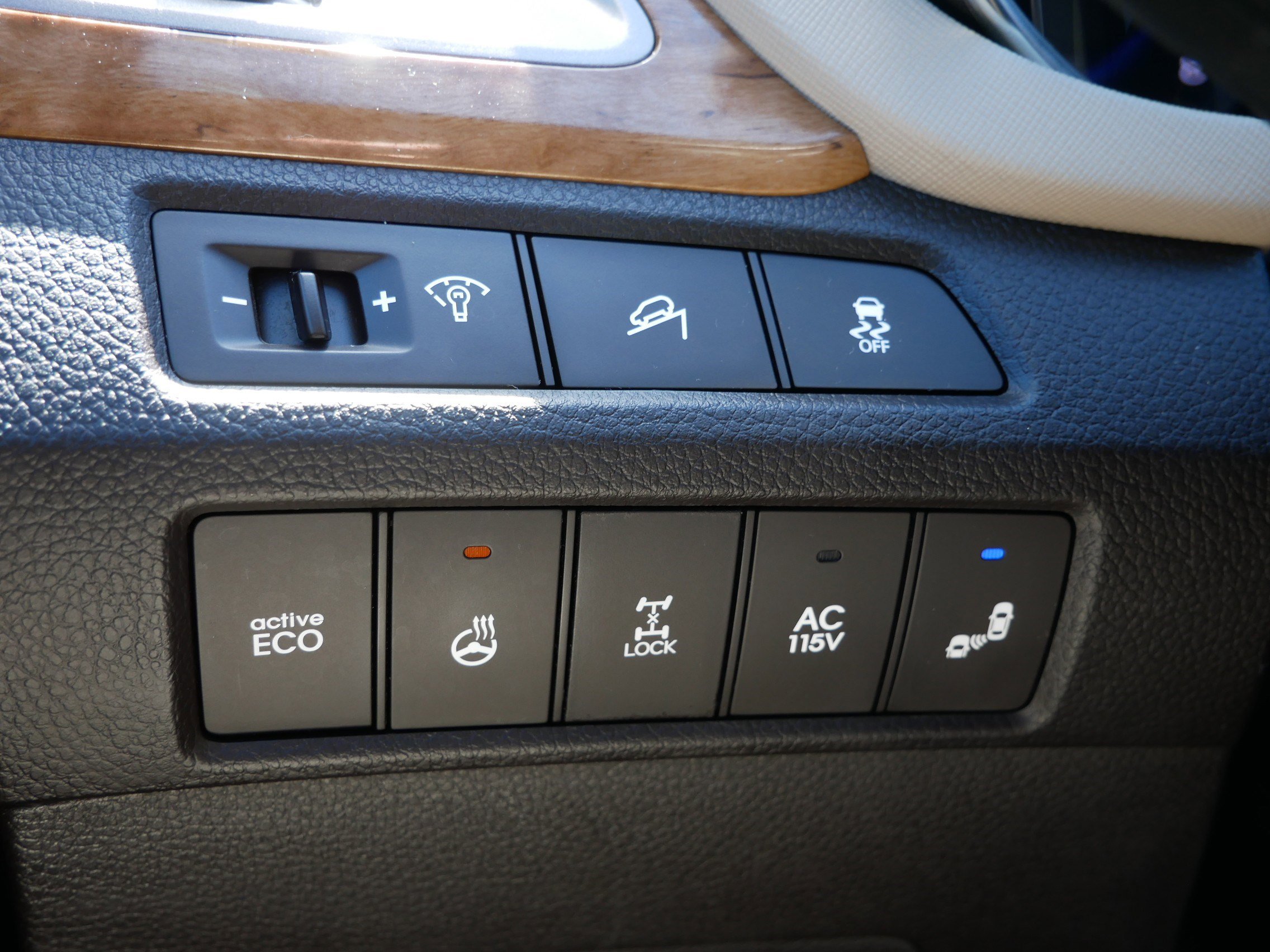 Used 2014 Hyundai Santa Fe Limited image 27