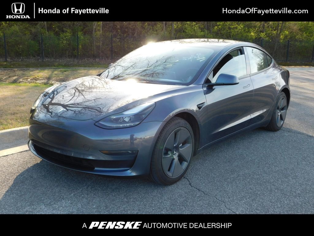 Used 2023 Tesla Model 3 Standard Range image 1