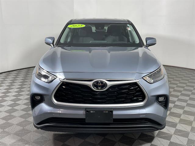 Used 2023 Toyota Highlander LE image 2