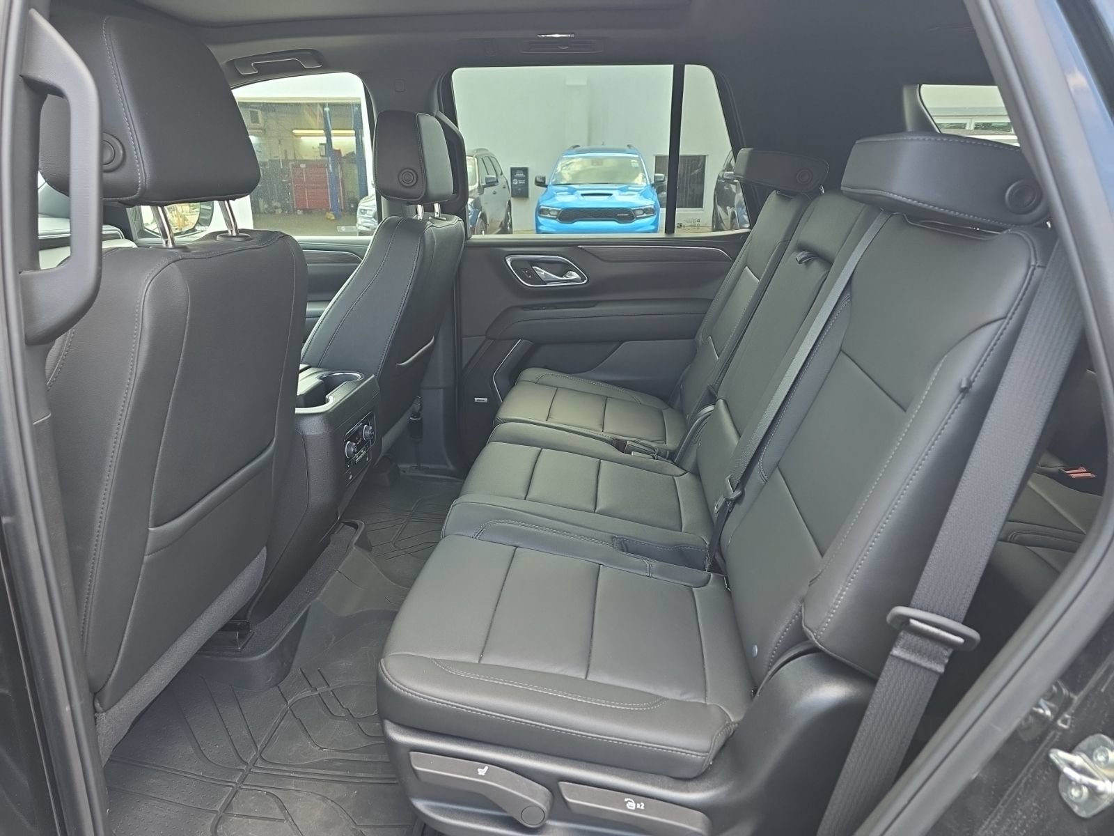 Used 2024 Chevrolet Tahoe Z71 w/ Luxury Package AWD/4WD image 12