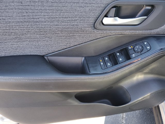 Used 2022 Nissan Rogue SV FWD image 19