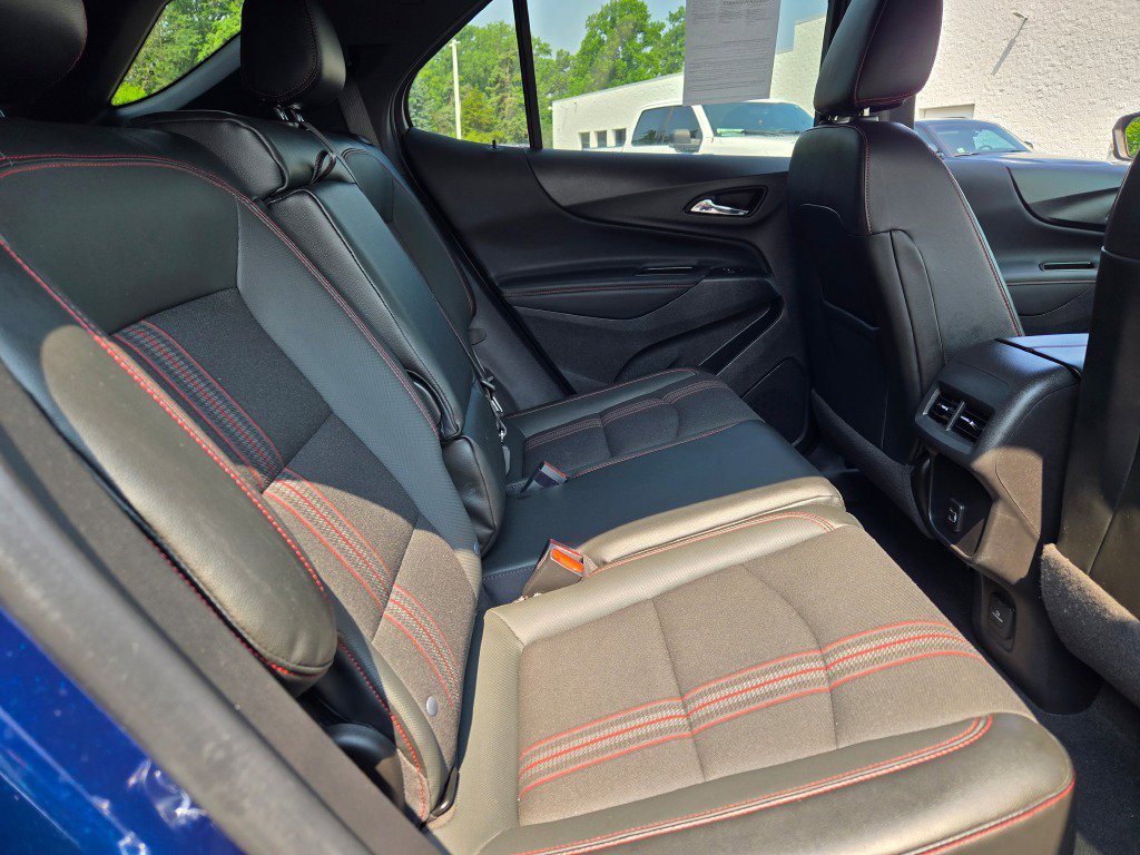 Used 2022 Chevrolet Equinox RS w/ Infotainment Package image 10