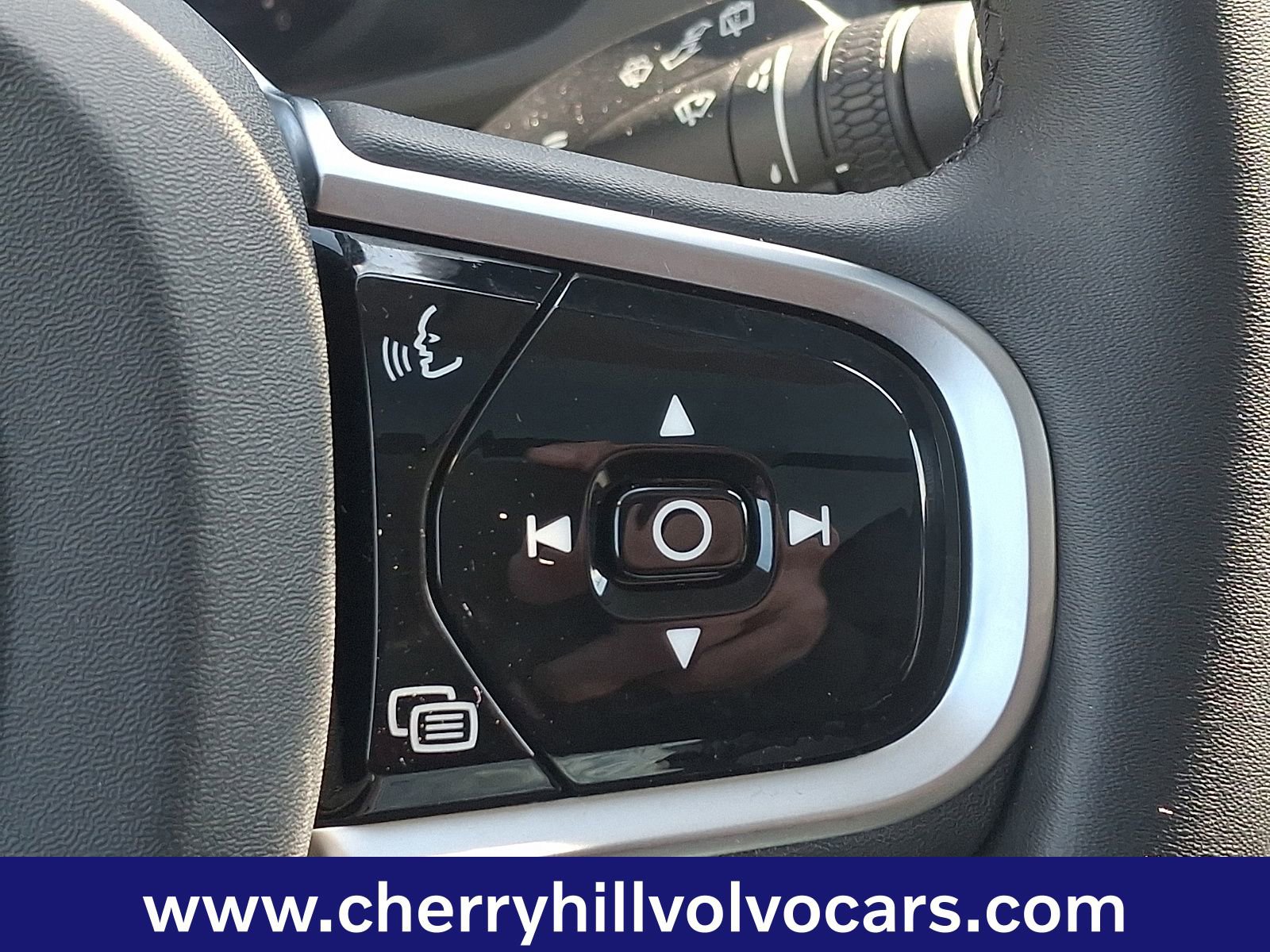 Certified 2025 Volvo XC60 B5 Plus image 24