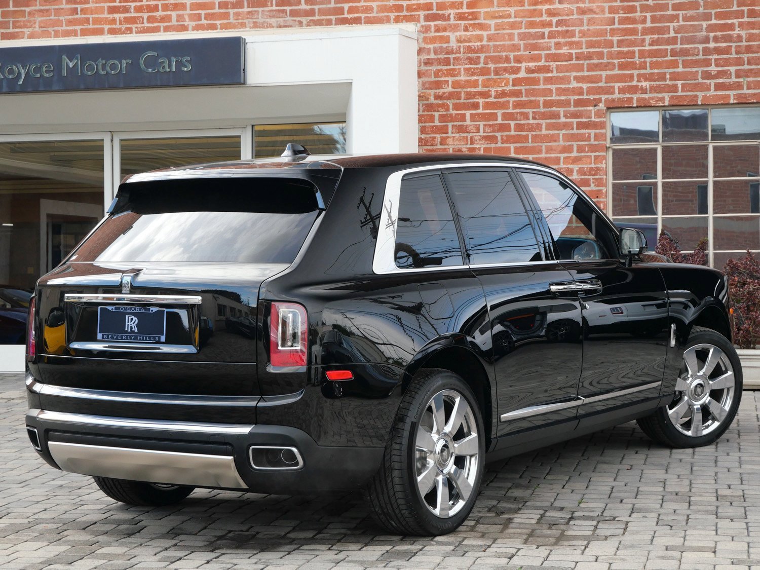 Used 2024 Rolls-Royce Cullinan image 2