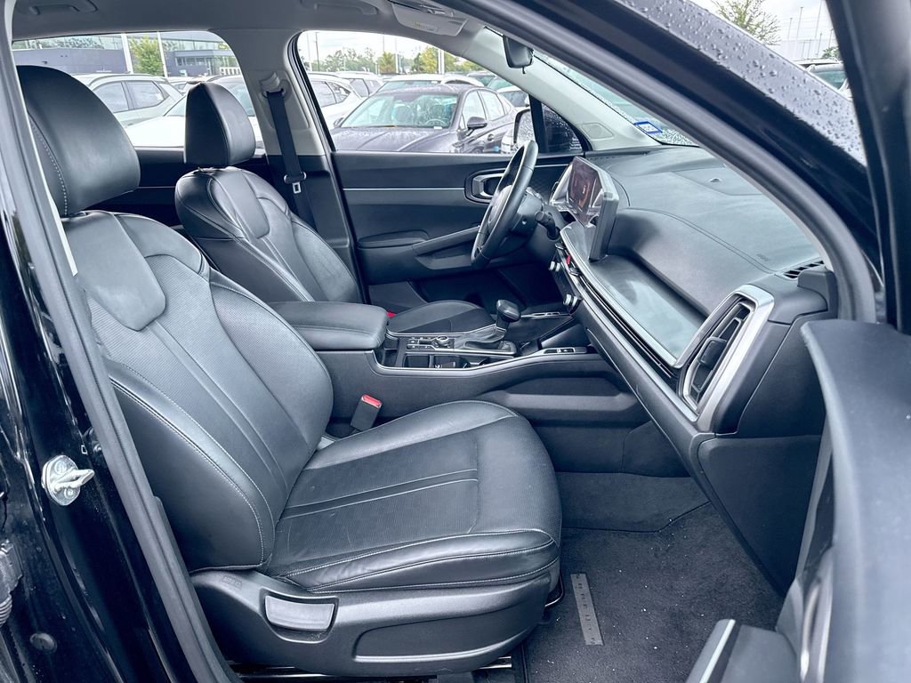 Used 2024 Kia Sorento S image 32